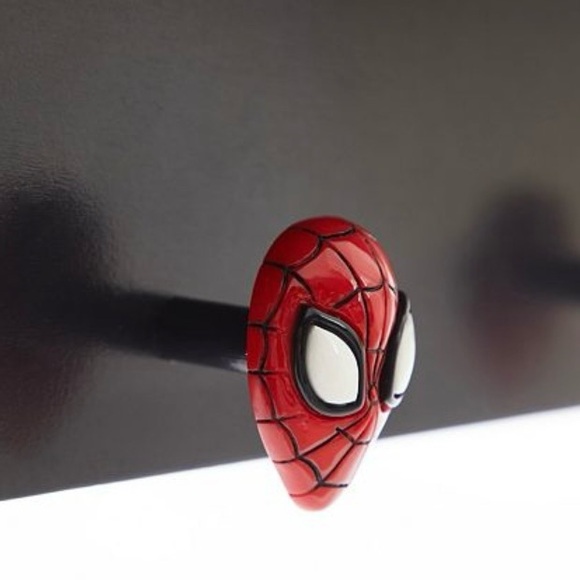 Marvel Spiderman Child’s Decorative Wall Shelf with Hooks NWT #2 - Picture 3 of 7
